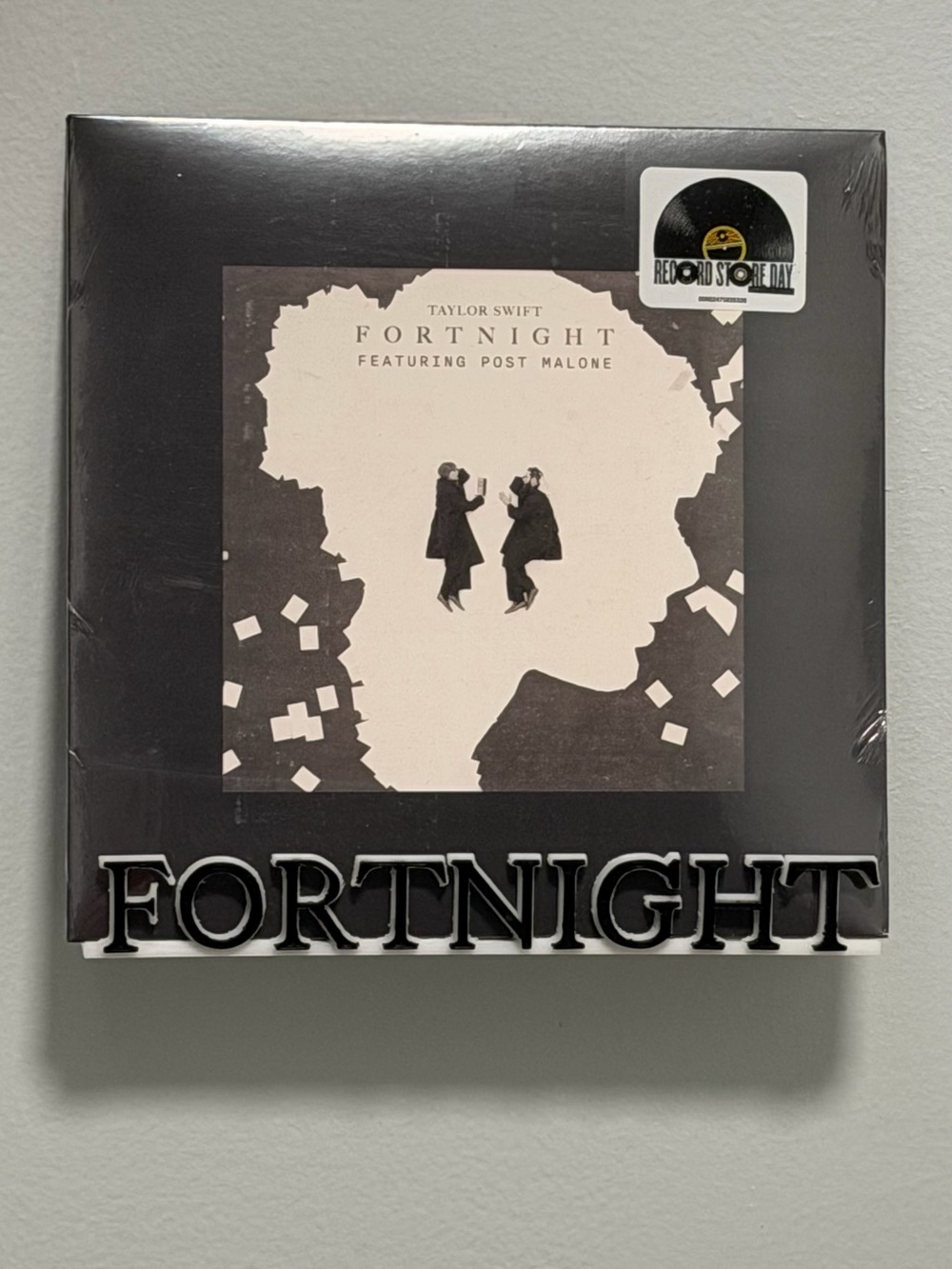Fortnight white with a black inlay 7” vinyl holder